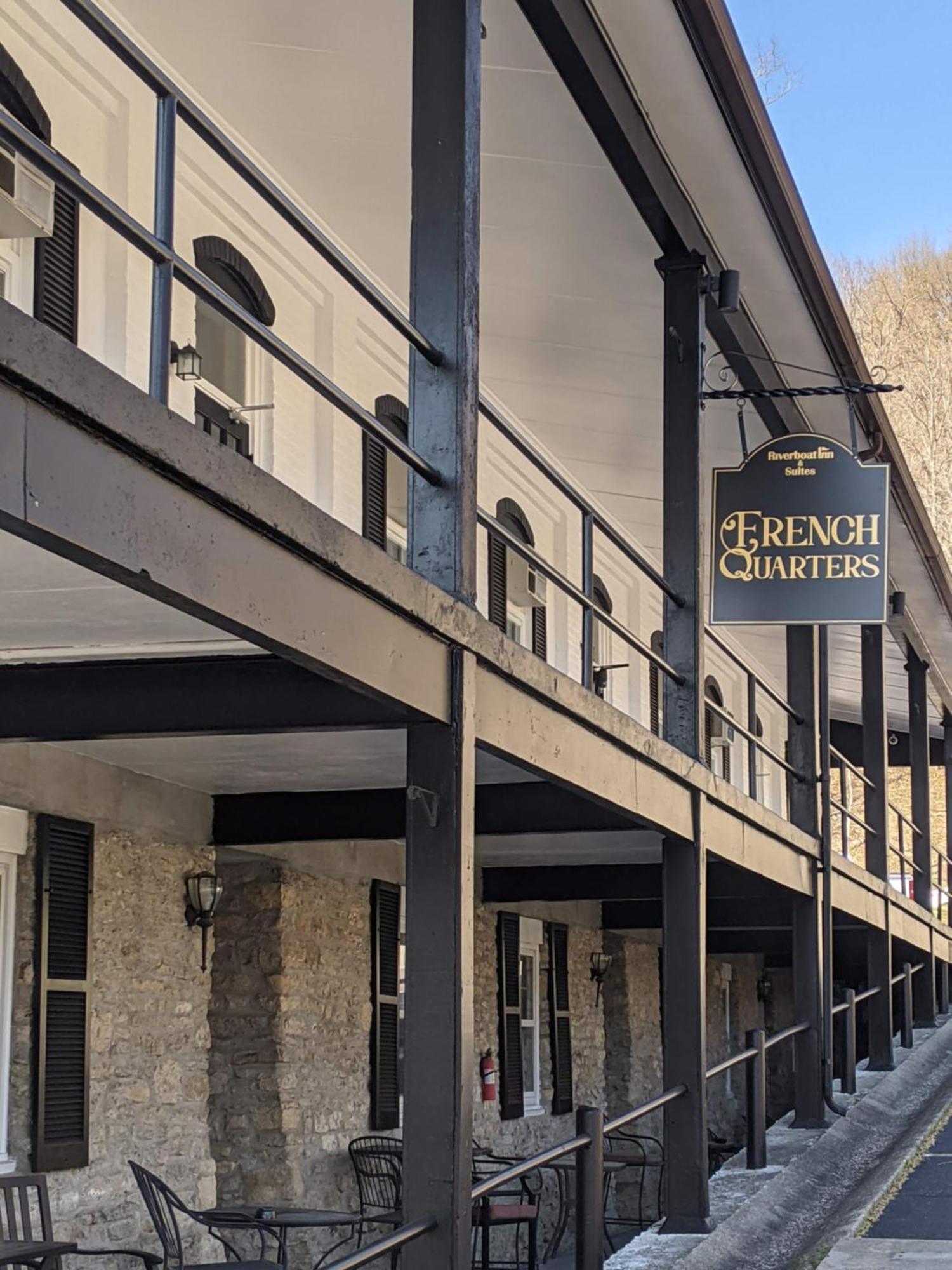 Riverboat Inn & Suites Медисън Екстериор снимка